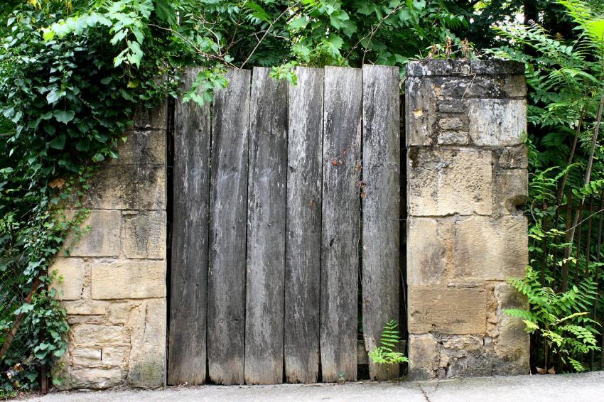 Portes (104) : Dans le Périgord, à Montignac (81)