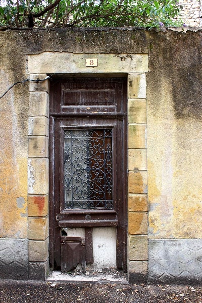 Résultat de recherche: Portes (110) : Dans le Périgord, à Montignac (87)