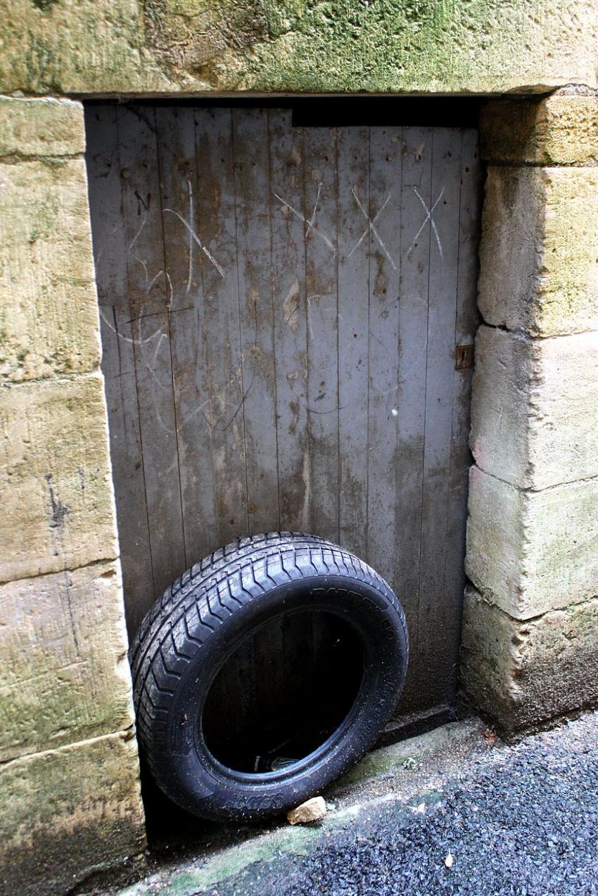 Portes (116) : Dans le Périgord, à Montignac (93)