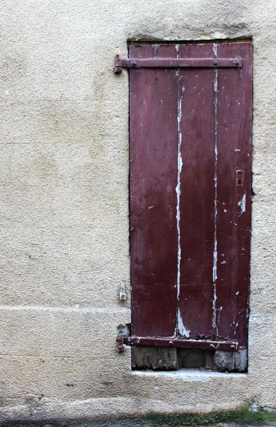 Résultat de recherche: Portes (118) : Dans le Périgord, à Montignac (95)