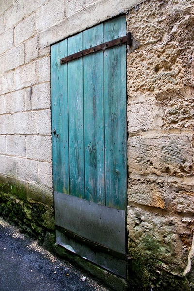 Résultat de recherche: Portes (114) : Dans le Périgord, à Montignac (91)