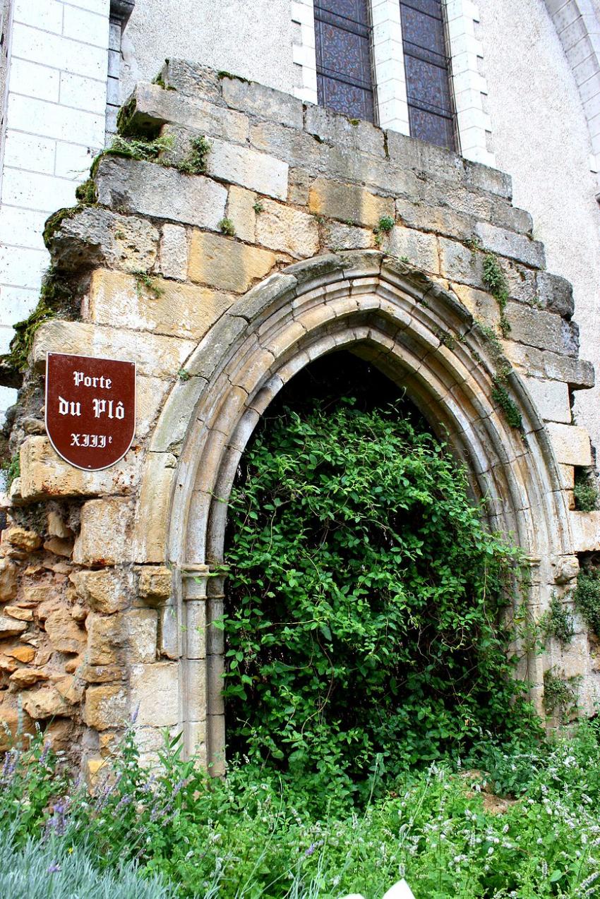 Portes (121) : Dans le Périgord, à Montignac (98)
