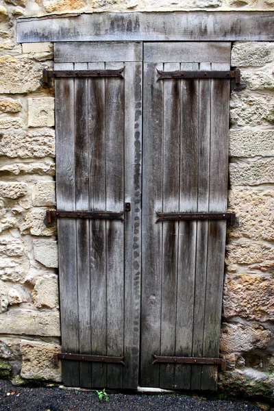 Résultat de recherche: Portes (126) : Dans le Périgord, à Montignac (103)