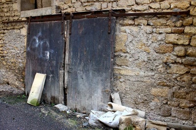 Résultat de recherche: Portes (129) : Dans le Périgord, à Montignac (106)