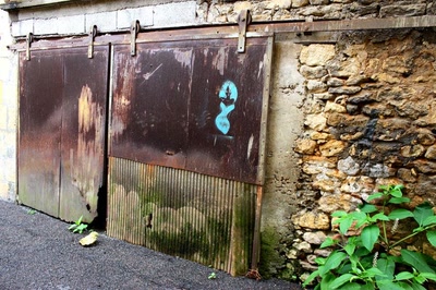 Résultat de recherche: Portes (131) : Dans le Périgord, à Montignac (108)