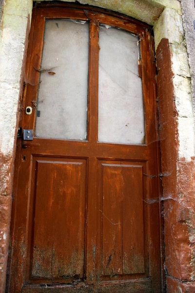 Résultat de recherche: Portes (142) : Dans le Périgord, à Montignac (119)