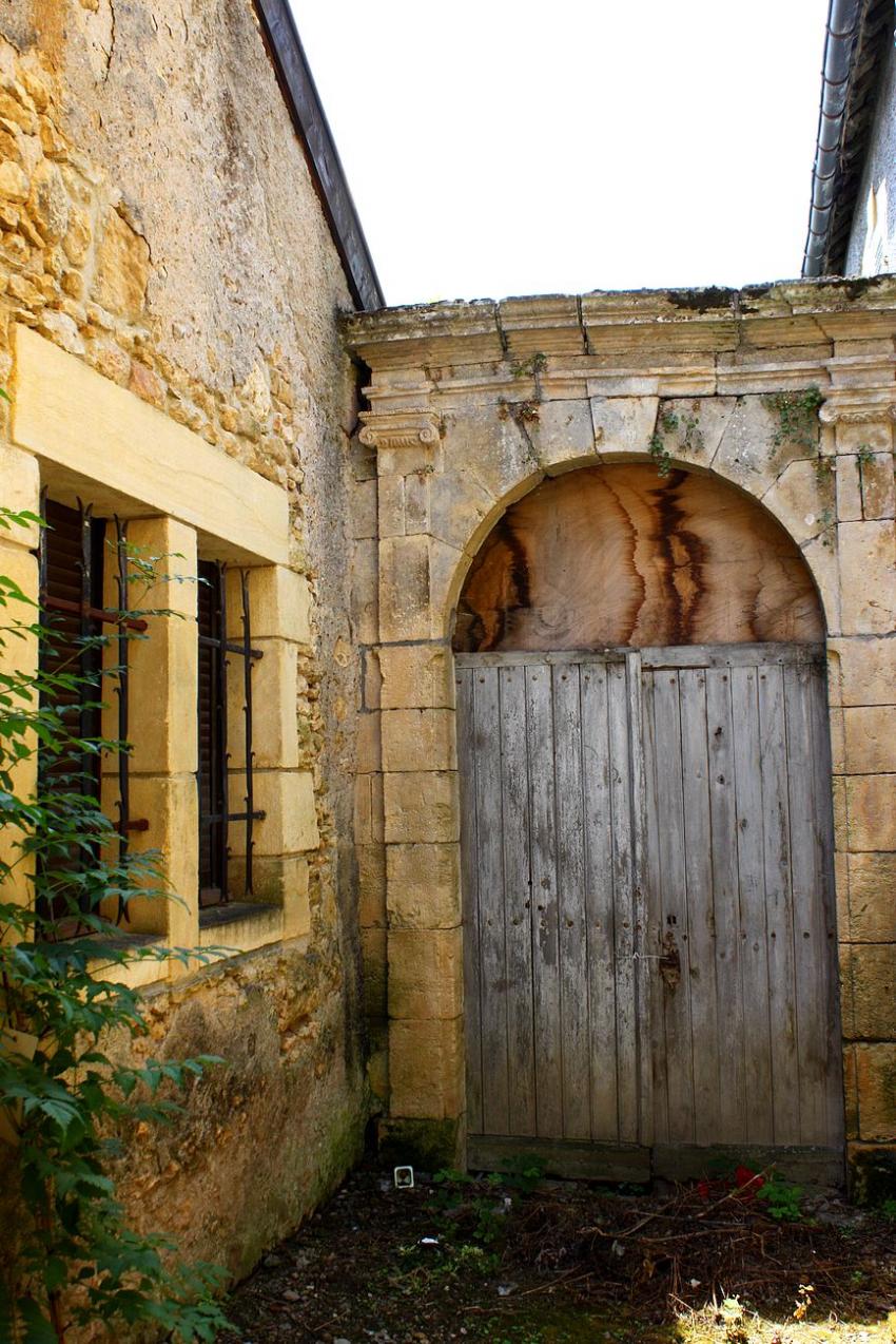 Portes (146) : Dans le Périgord, à Montignac (123)