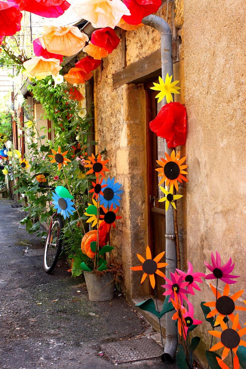 Portes (147) : Dans le Périgord, à Montignac (124)