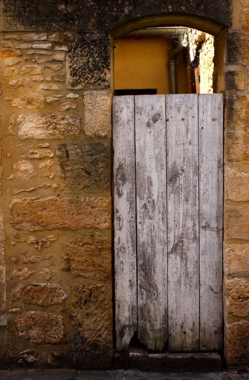 Portes (145) : Dans le Périgord, à Montignac (122)