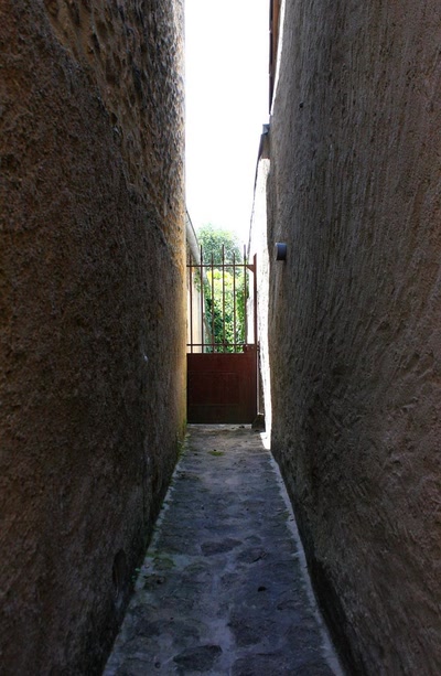 Résultat de recherche: Portes (148) : Dans le Périgord, à Montignac (125)