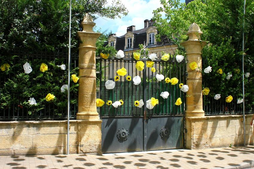 Portes (151) : Dans le Périgord, à Montignac (128)