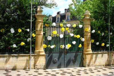 Résultat de recherche: Portes (151) : Dans le Périgord, à Montignac (128)