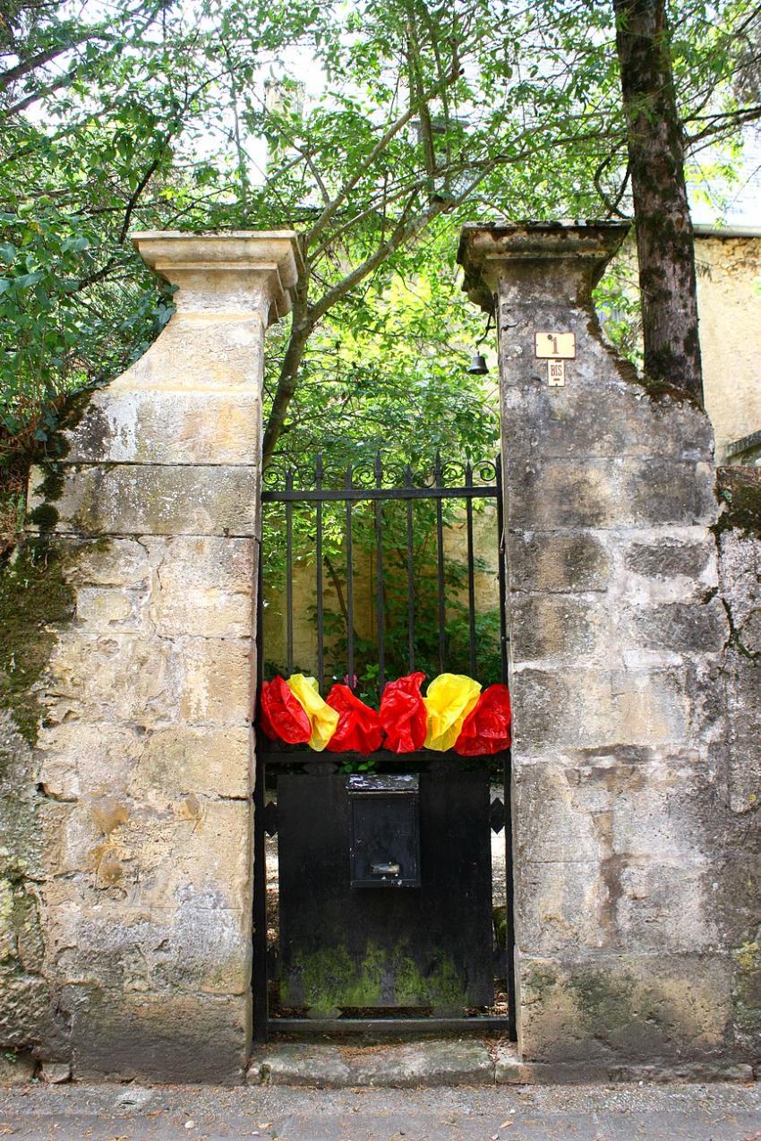 Portes (158) :  Dans le Périgord, à Montignac (135