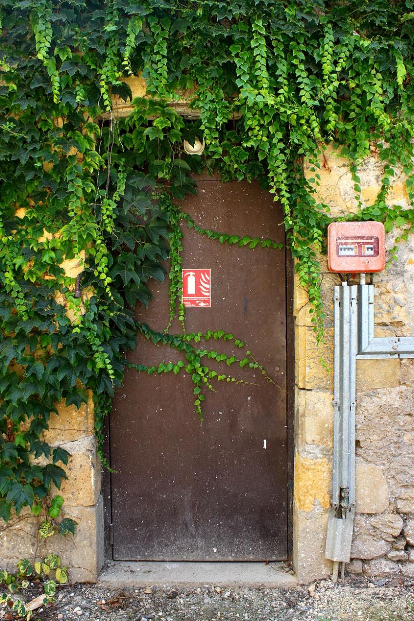 Portes (162) :  Dans le Périgord, à Montignac (139