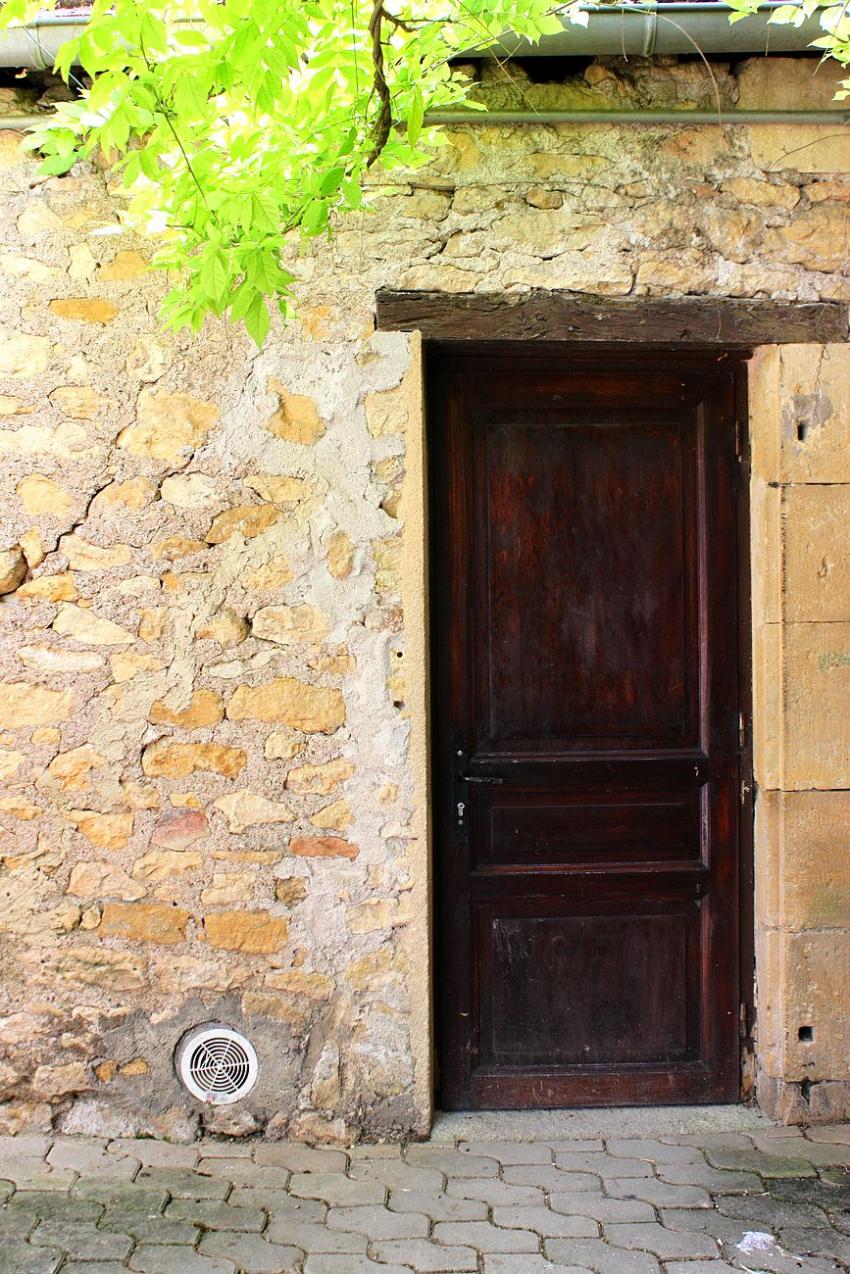 Portes (160) :  Dans le Périgord, à Montignac (137