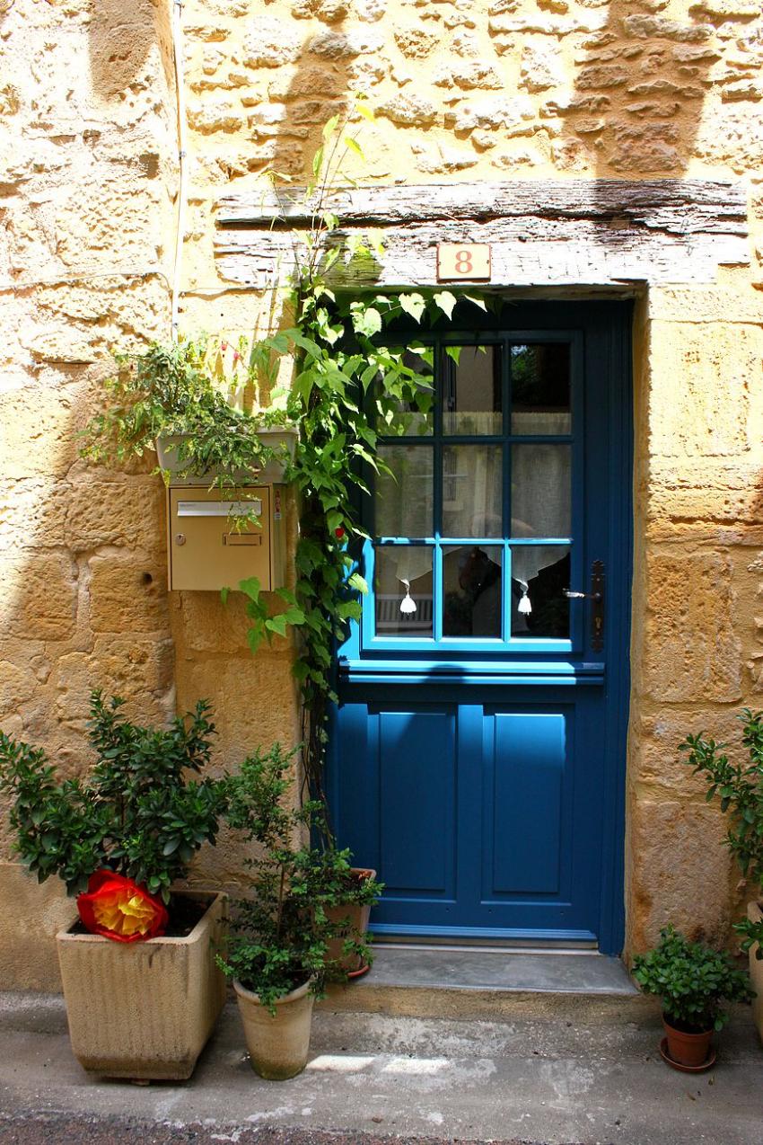 Portes (159) :  Dans le Périgord, à Montignac (136