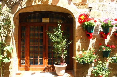 Résultat de recherche: Portes (166) : Dans le Périgord à Montignac (143)