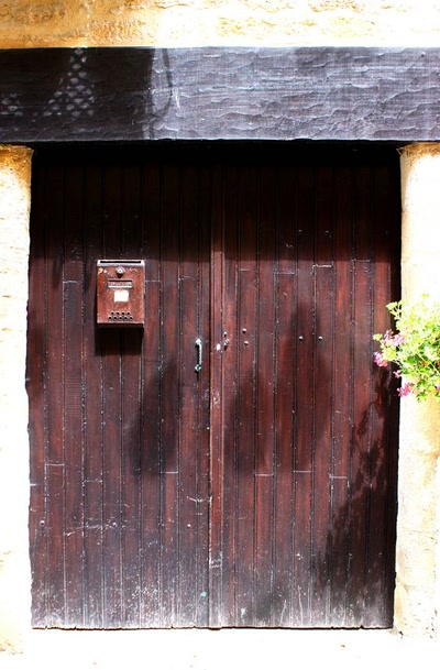Résultat de recherche: Portes (167) : Dans le Périgord à Montignac (144)