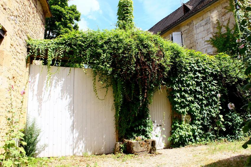 Portes (170) : Dans le Périgord à Montignac (147)