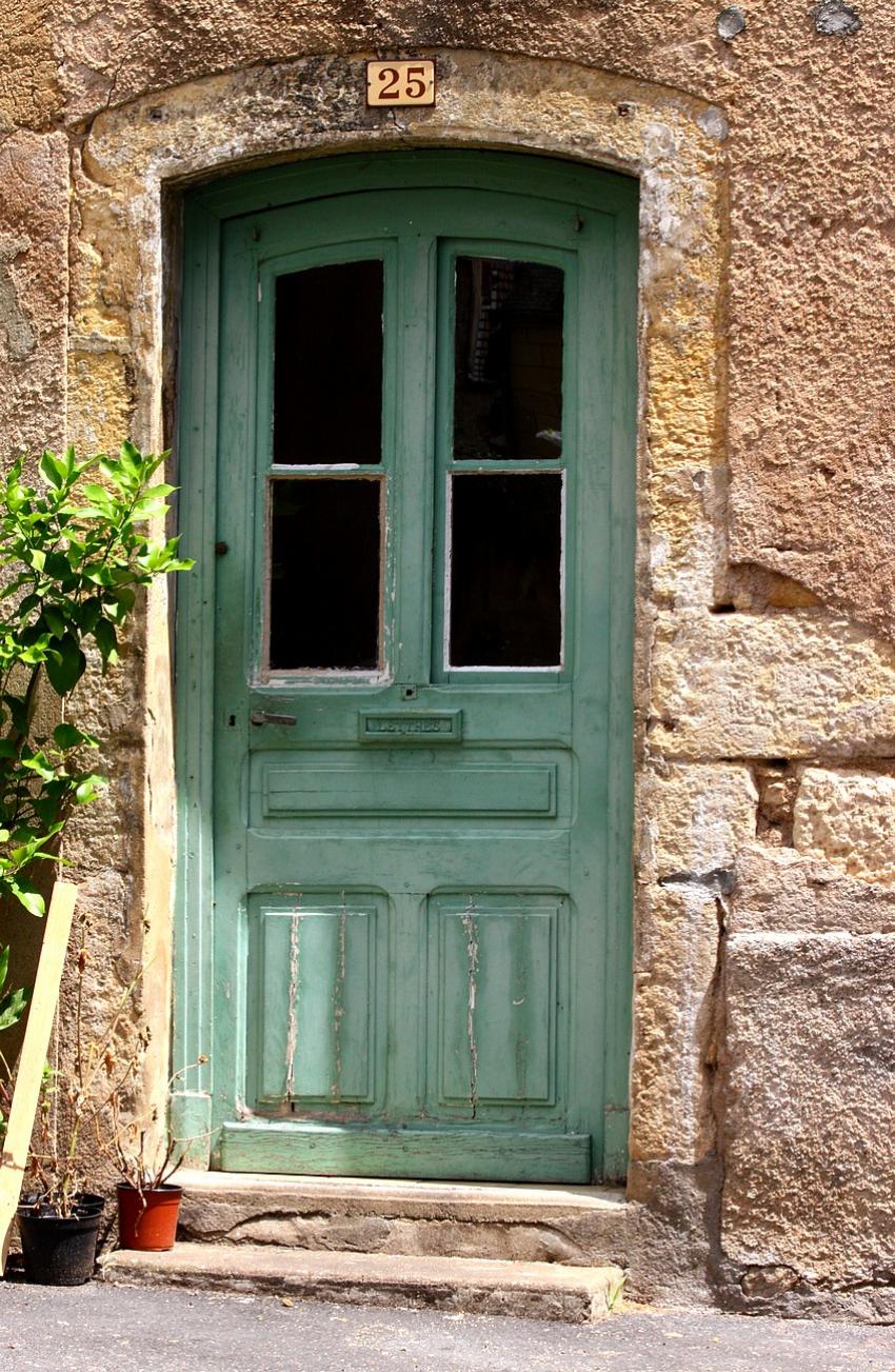 Portes (179) : Dans le Périgord à Montignac (156)