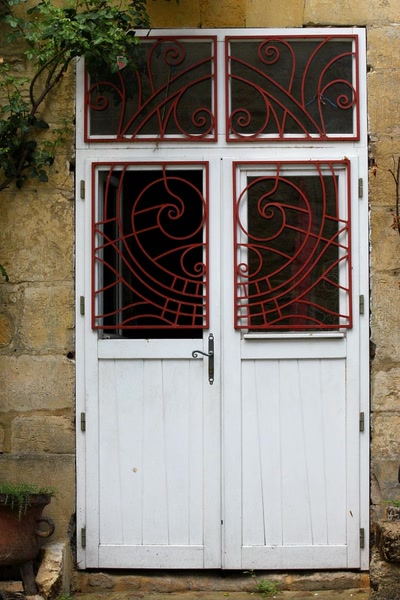 Portes (180) : Dans le Périgord à Montignac (157)