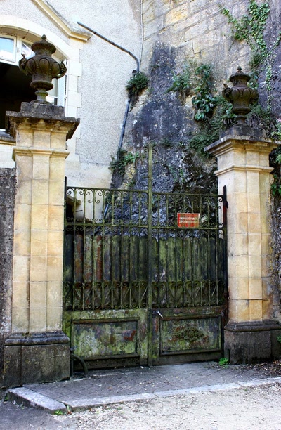 Portes (190) : Dans le Périgord à Montignac (167)