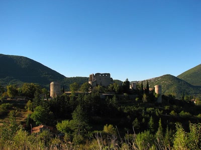 Citadelle de Montbrun les Bains ( Baronnies Drome 