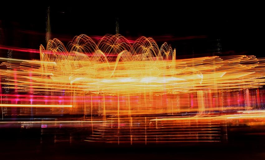 Il tourne... Et je bouge... De haut en bas... De d