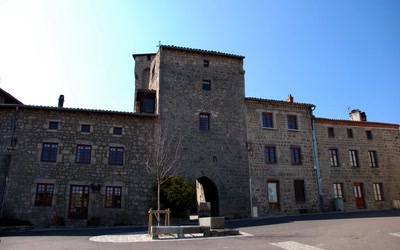 Résultat de recherche: Place du village de Marols ,Loire 42