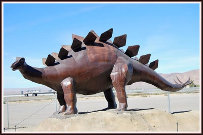 Dinosaure chez Peggy Sue à Barstow (Californie)