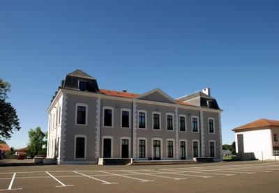 Résultat de recherche: chateau le Palais .Feurs ,Loire 42