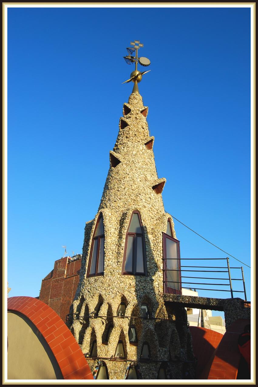 Barcelone - Palais Güell - Cheminée