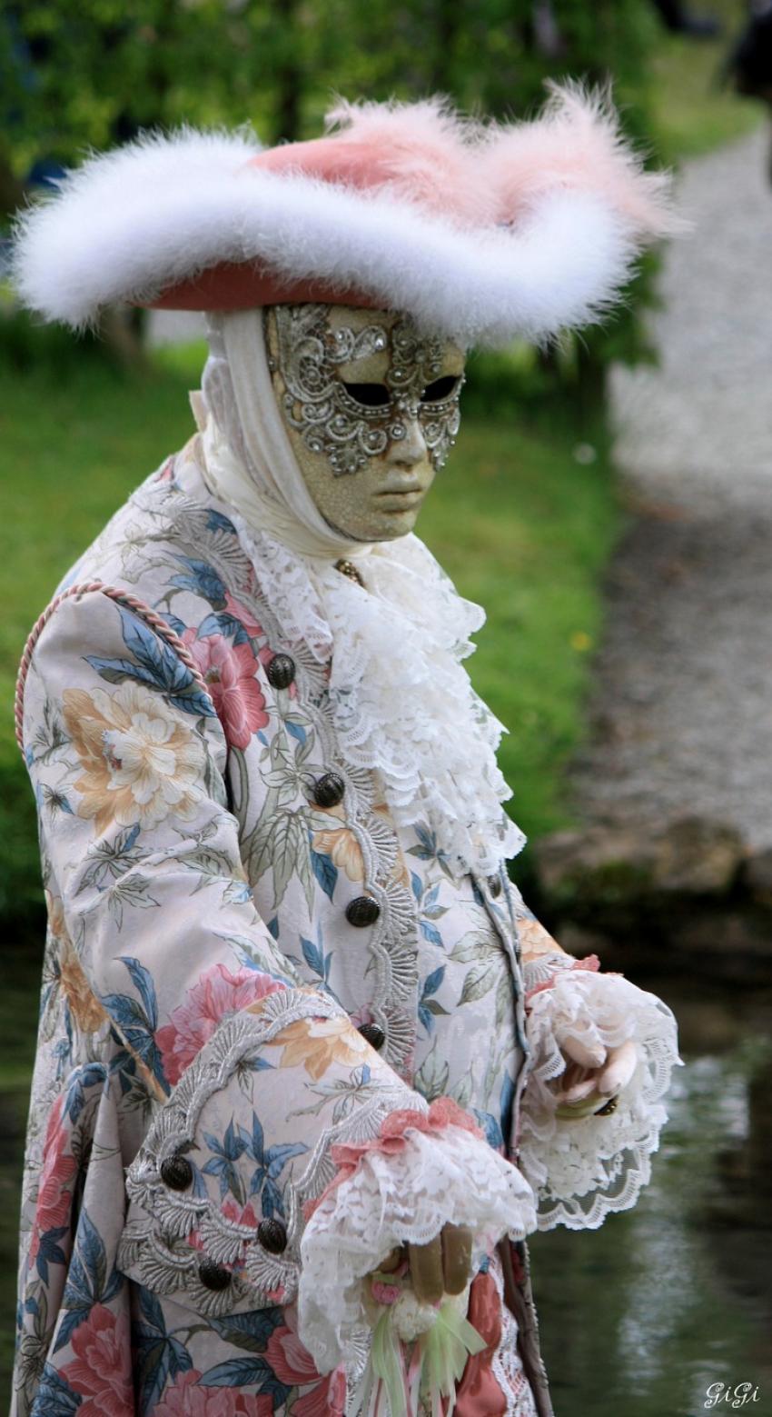 Annevoie ; son château, ses jardins, ses costumés 