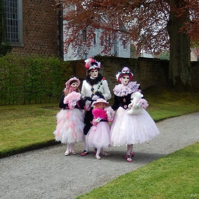 Annevoie : son château, ses jardins, ses costumés 