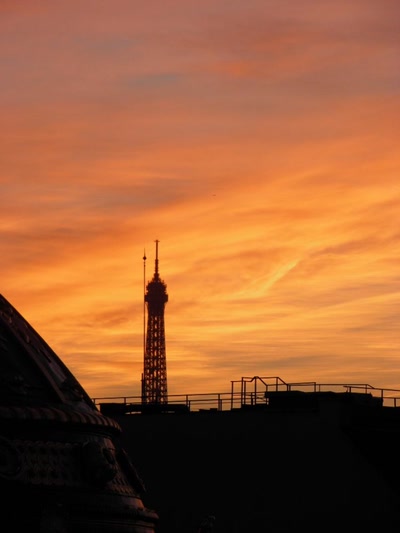 Œuvre de inano: coucher de soleil sur Paris