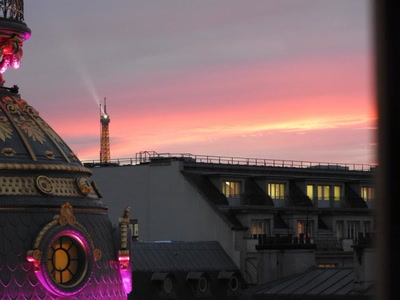 Œuvre de inano: coucher de soleil sur Paris
